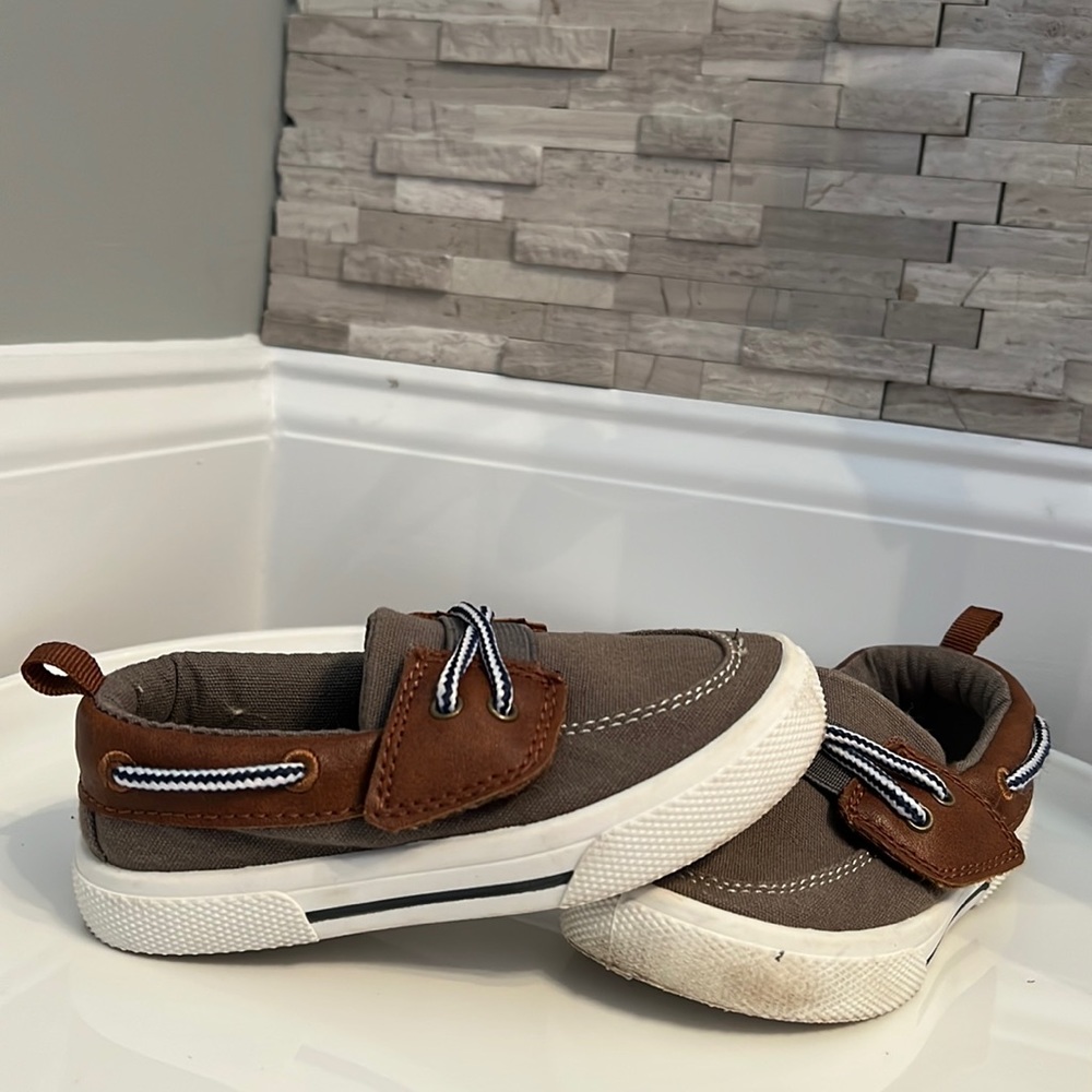Toddlers Size 8 Boys Carters Slip-On Canvas Shoe